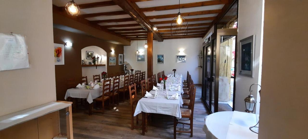 Hôtel Restaurant Le Saint Clément Exterior foto